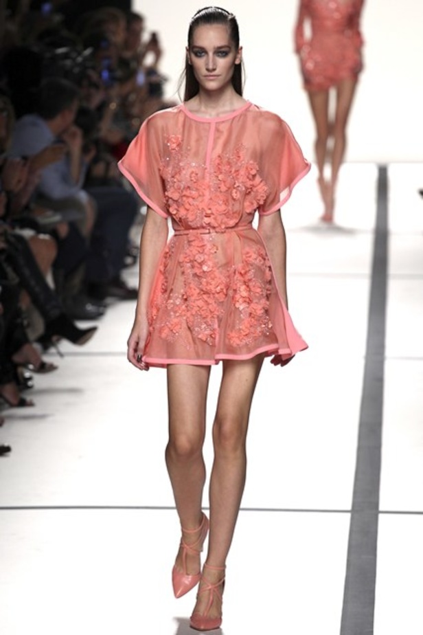 ايلي صعب : حديقة من الدانتيل تخطف الانفاس..