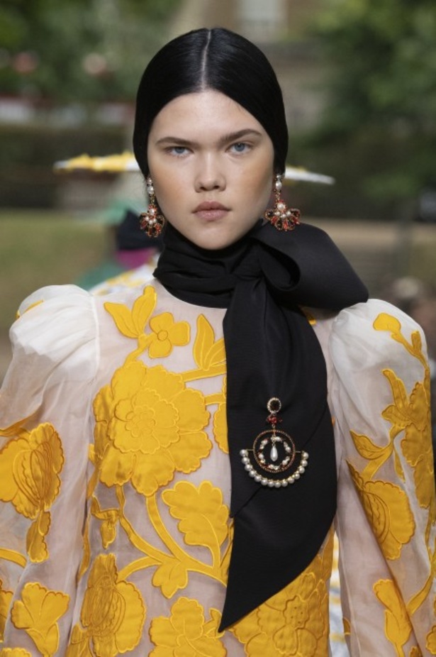 اسبوع الموضة في لندن 2019 عرض ازياء ERDEM لربيع وصيف 2020