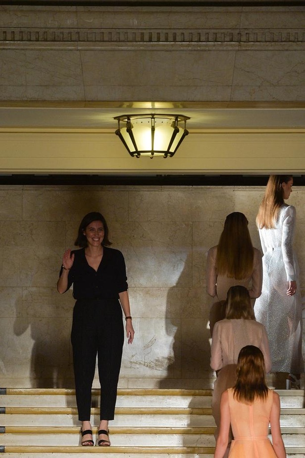 Emilia Wickstead : مجموعة تنبض بروح الأنوثة والشباب