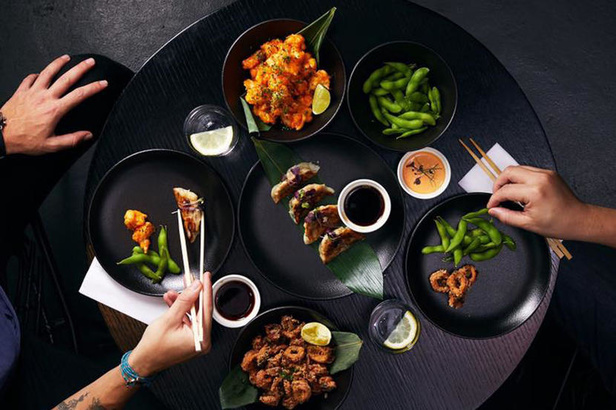  آكيبا دوري بحتفي بالآباء في عيدهم