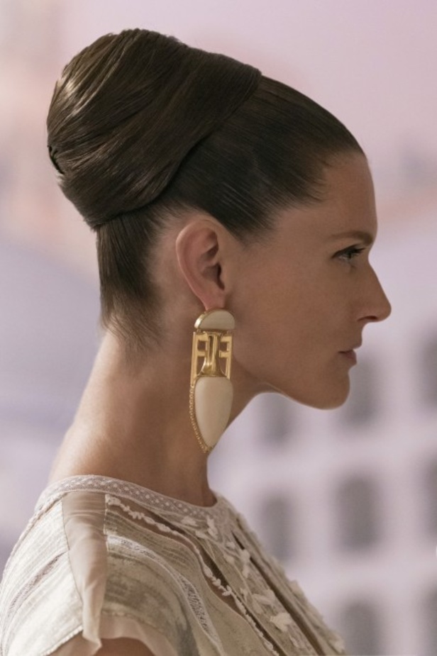 عرض أزياء دار Fendi للأزياء الراقية لخريف وشتاء 2021-2022