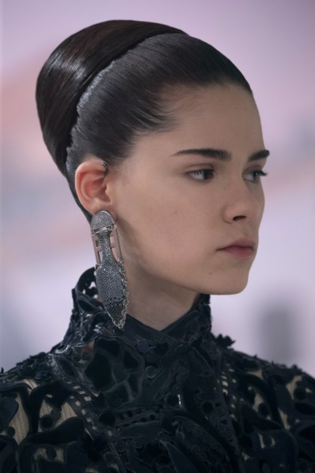 عرض أزياء دار Fendi للأزياء الراقية لخريف وشتاء 2021-2022