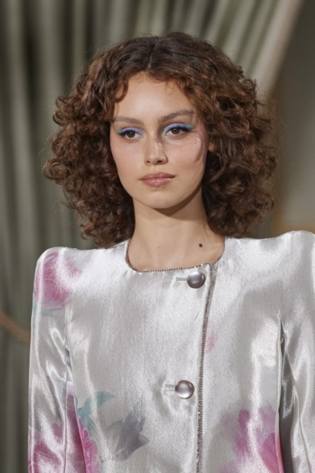 عرض ازياء مجموعة GIORGIO ARMANI PRIVE للهوت كوتور لخريف 2021 في باريس