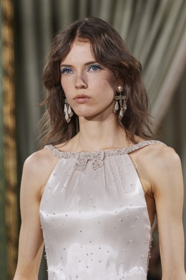 عرض ازياء مجموعة GIORGIO ARMANI PRIVE للهوت كوتور لخريف 2021 في باريس