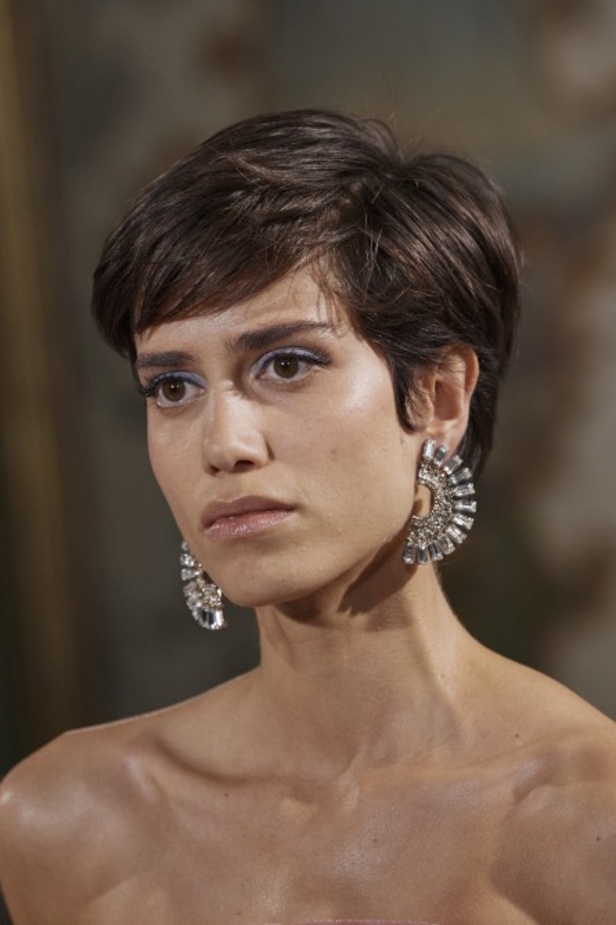 عرض ازياء مجموعة GIORGIO ARMANI PRIVE للهوت كوتور لخريف 2021 في باريس