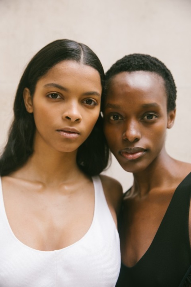 عرض ازياء مجموعة GABRIELA HEARST لربيع وصيف 2021 من أسبوع الموضة في باريس