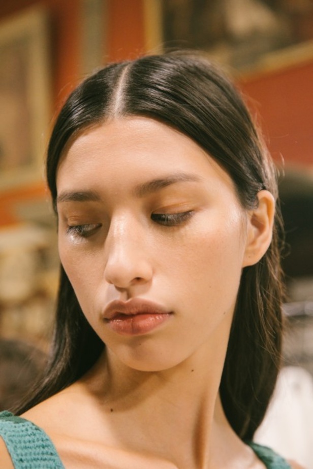 عرض ازياء مجموعة GABRIELA HEARST لربيع وصيف 2021 من أسبوع الموضة في باريس