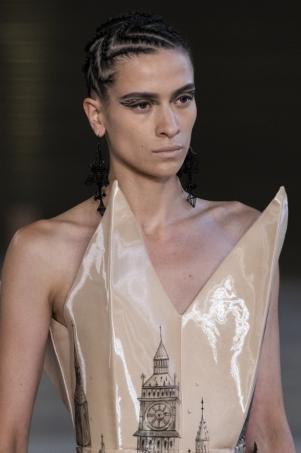 مجموعة Guo Pei للأزياء الفاخرة لخريف ٢٠١٨ !