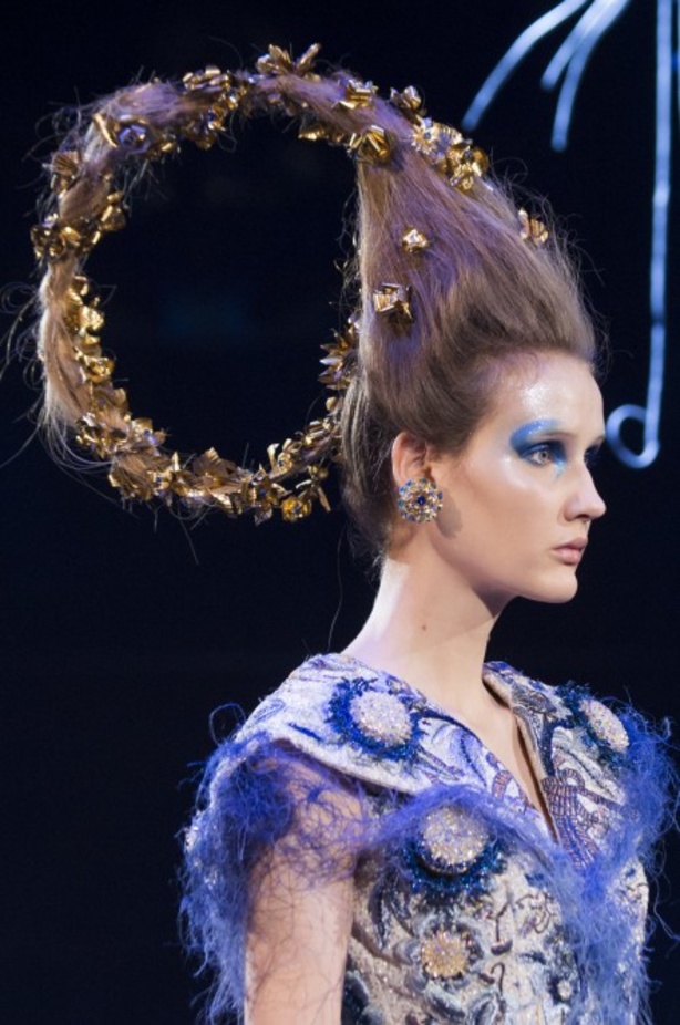 مجموعة Guo Pei للأزياء الفاخرة لربيع ٢٠١٨ !