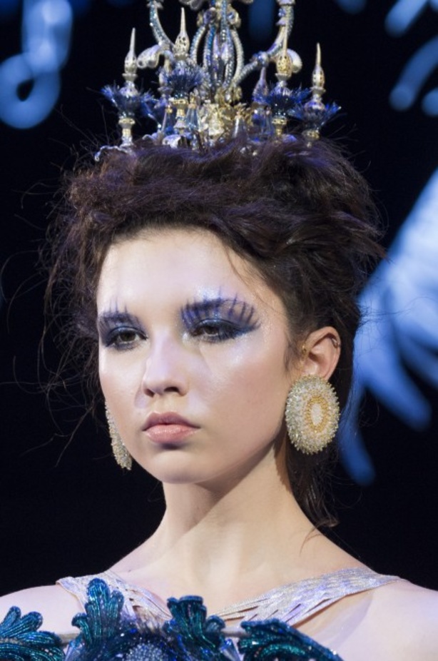 مجموعة Guo Pei للأزياء الفاخرة لربيع ٢٠١٨ !