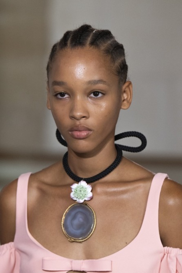 اسبوع الموضة في باريس 2019 مجموعة الالبسة الراقية من جيامباتيستا فالي لربيع وصيف 2020