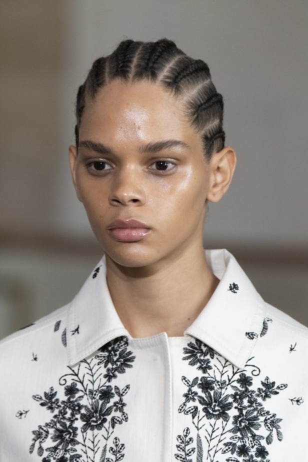 اسبوع الموضة في باريس 2019 مجموعة الالبسة الراقية من جيامباتيستا فالي لربيع وصيف 2020