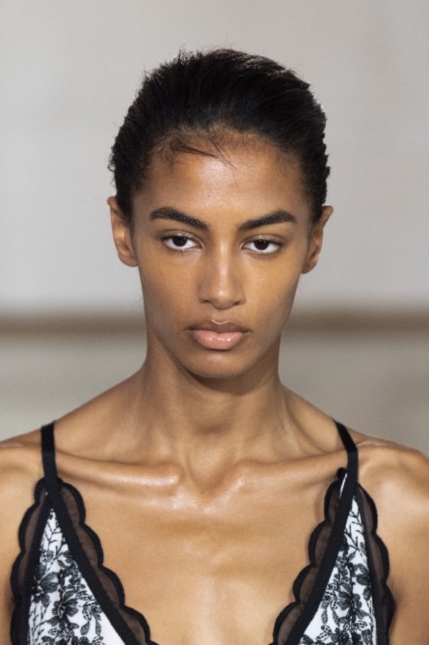 اسبوع الموضة في باريس 2019 مجموعة الالبسة الراقية من جيامباتيستا فالي لربيع وصيف 2020