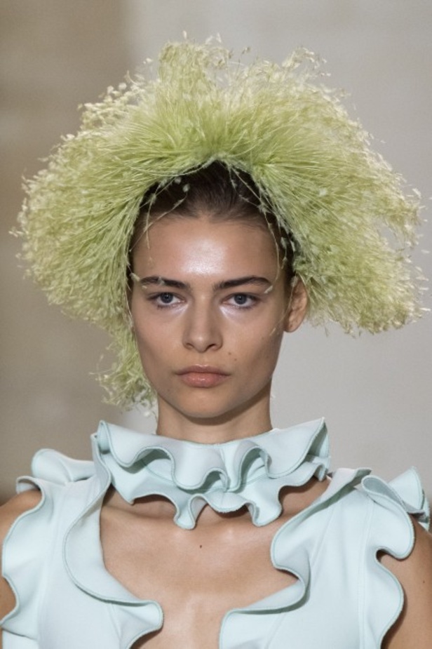 اسبوع الموضة في باريس 2019 مجموعة الالبسة الراقية من جيامباتيستا فالي لربيع وصيف 2020