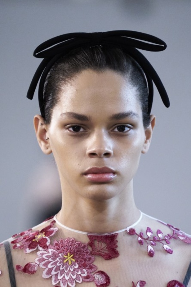 عرض ازياء جيامباتيستا فالي خلال اسبوع الموضة في باريس