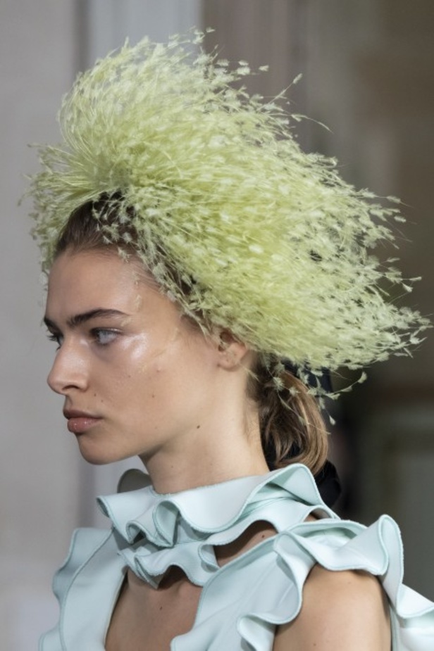 اسبوع الموضة في باريس 2019 مجموعة الالبسة الراقية من جيامباتيستا فالي لربيع وصيف 2020