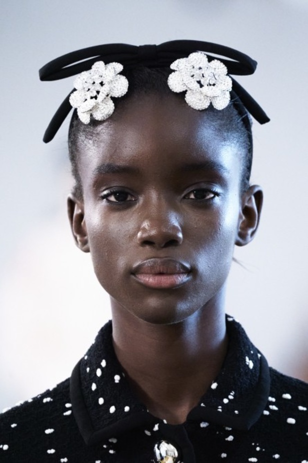 عرض ازياء جيامباتيستا فالي خلال اسبوع الموضة في باريس