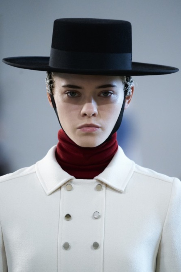 عرض ازياء جيامباتيستا فالي خلال اسبوع الموضة في باريس