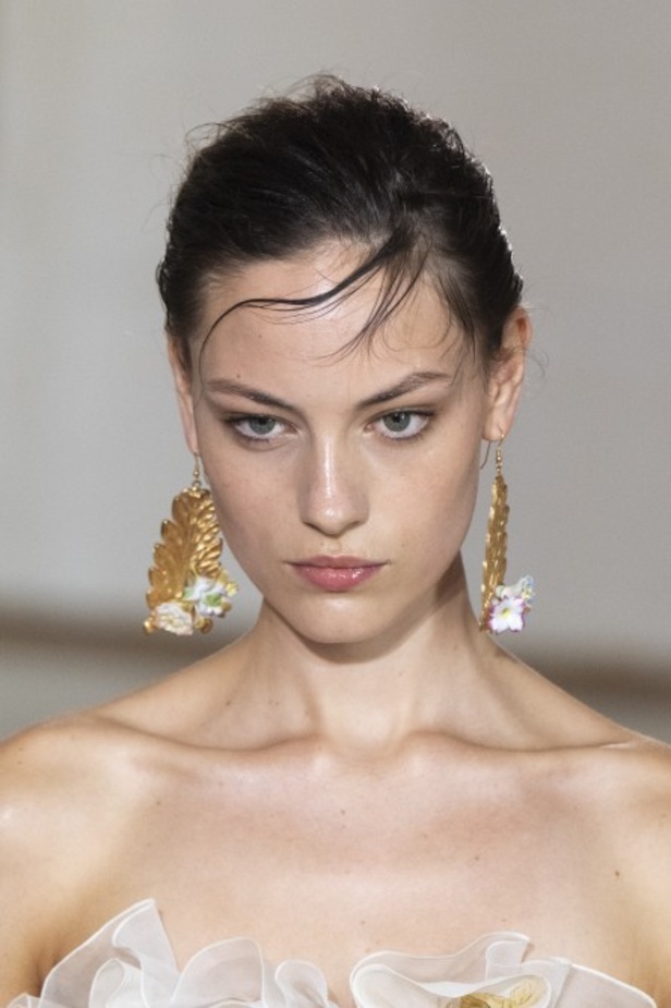 اسبوع الموضة في باريس 2019 مجموعة الالبسة الراقية من جيامباتيستا فالي لربيع وصيف 2020