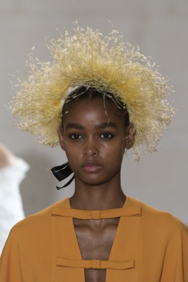 اسبوع الموضة في باريس 2019 مجموعة الالبسة الراقية من جيامباتيستا فالي لربيع وصيف 2020