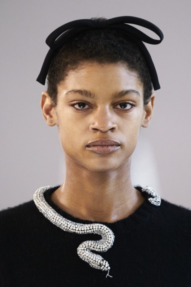 عرض ازياء جيامباتيستا فالي خلال اسبوع الموضة في باريس