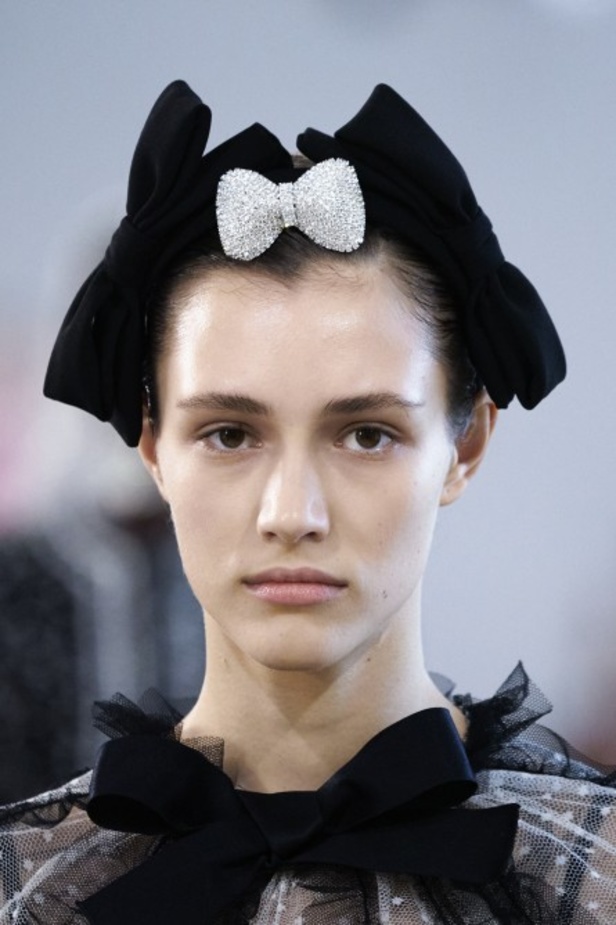 عرض ازياء جيامباتيستا فالي خلال اسبوع الموضة في باريس