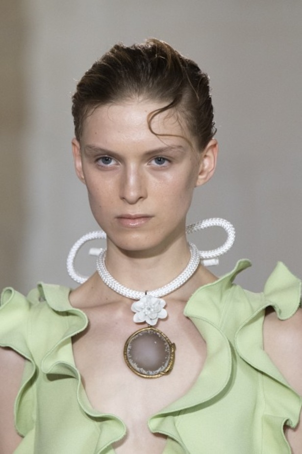 اسبوع الموضة في باريس 2019 مجموعة الالبسة الراقية من جيامباتيستا فالي لربيع وصيف 2020