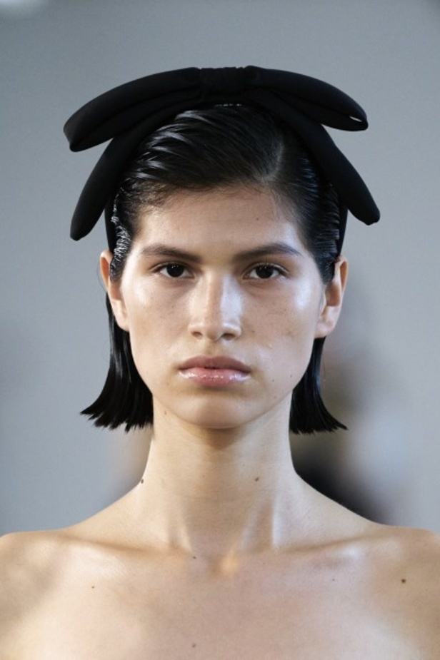 عرض ازياء جيامباتيستا فالي خلال اسبوع الموضة في باريس