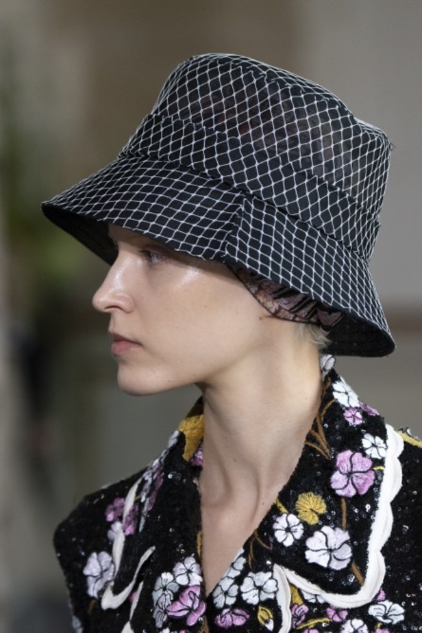 اسبوع الموضة في باريس 2019 مجموعة الالبسة الراقية من جيامباتيستا فالي لربيع وصيف 2020