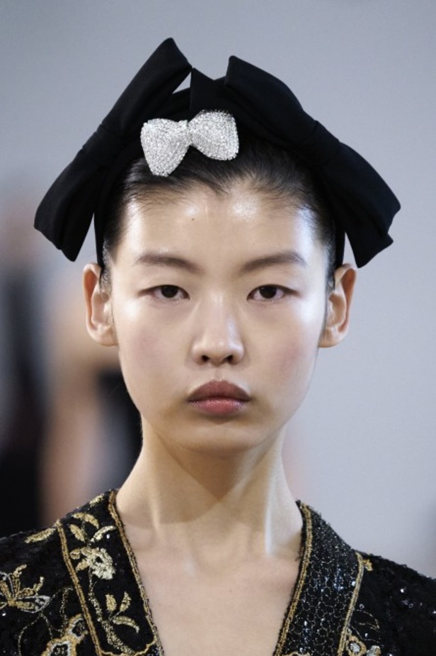 عرض ازياء جيامباتيستا فالي خلال اسبوع الموضة في باريس