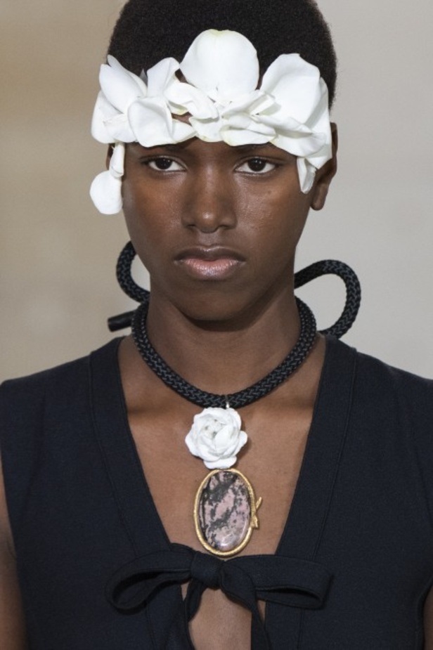 اسبوع الموضة في باريس 2019 مجموعة الالبسة الراقية من جيامباتيستا فالي لربيع وصيف 2020