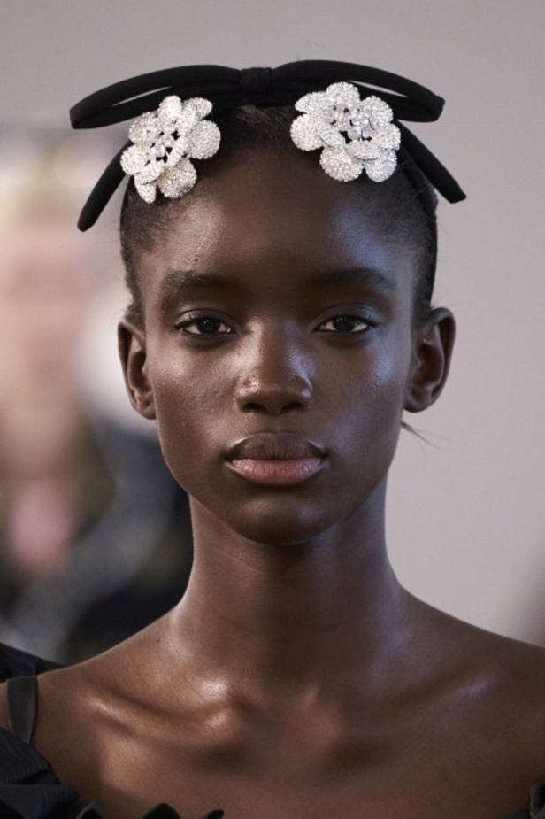 عرض ازياء جيامباتيستا فالي خلال اسبوع الموضة في باريس