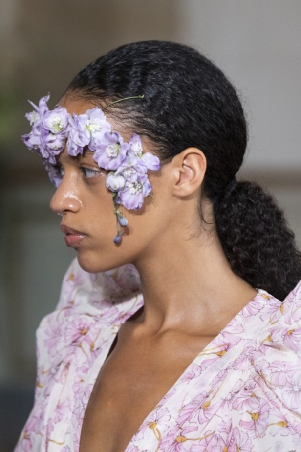 اسبوع الموضة في باريس 2019 مجموعة الالبسة الراقية من جيامباتيستا فالي لربيع وصيف 2020