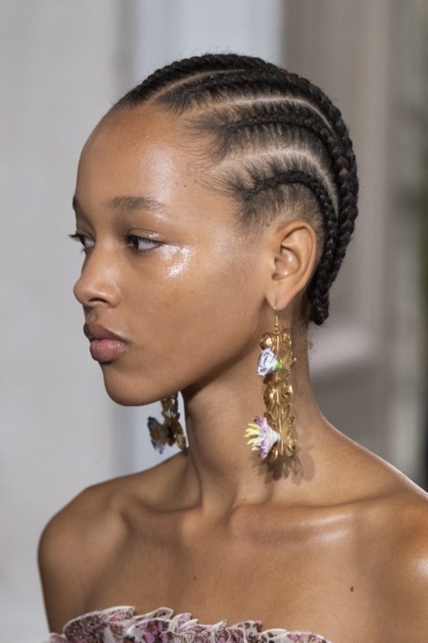 اسبوع الموضة في باريس 2019 مجموعة الالبسة الراقية من جيامباتيستا فالي لربيع وصيف 2020