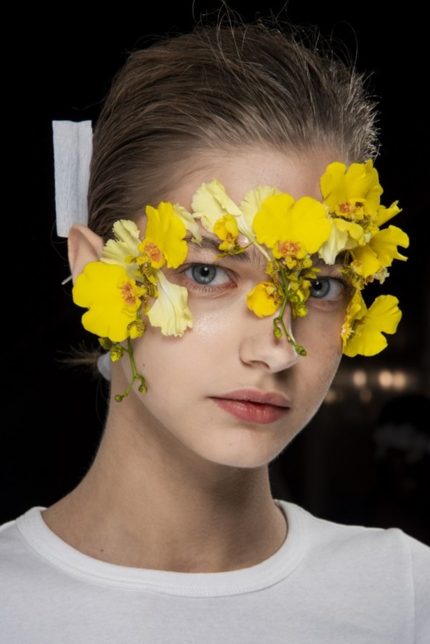 اسبوع الموضة في باريس 2019 مجموعة الالبسة الراقية من جيامباتيستا فالي لربيع وصيف 2020