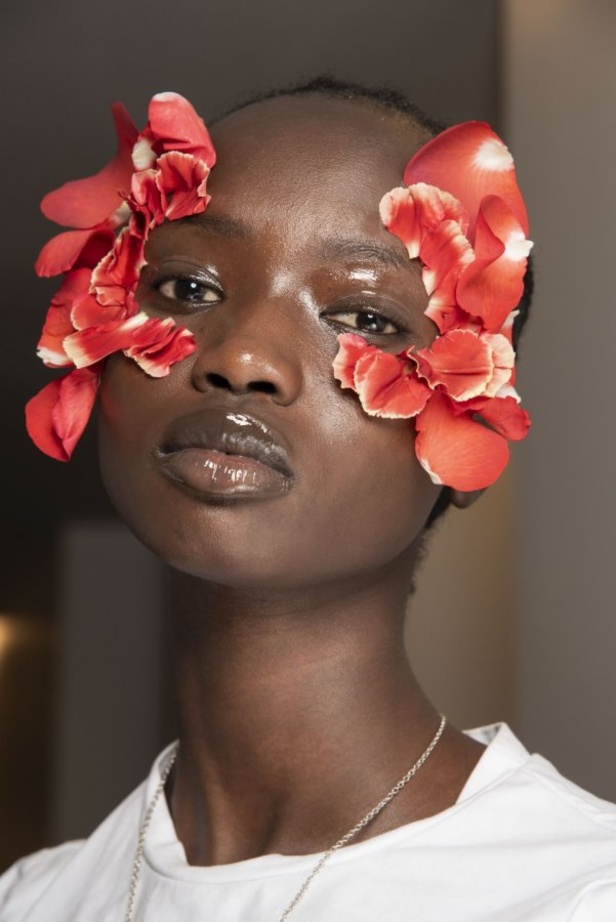 اسبوع الموضة في باريس 2019 مجموعة الالبسة الراقية من جيامباتيستا فالي لربيع وصيف 2020