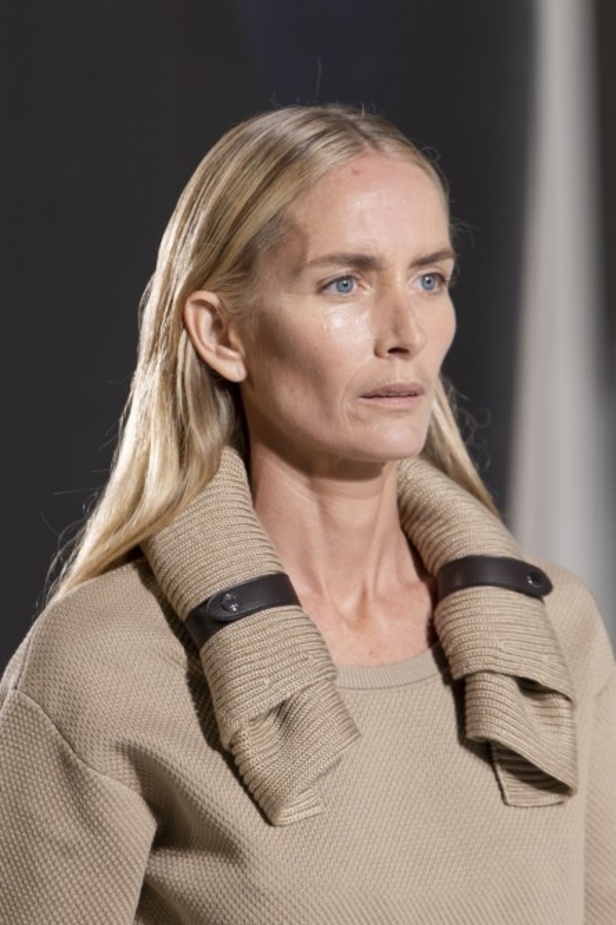 عرض أزياء Hermes لربيع وصيف 2021 من أسبوع الموضة في باريس