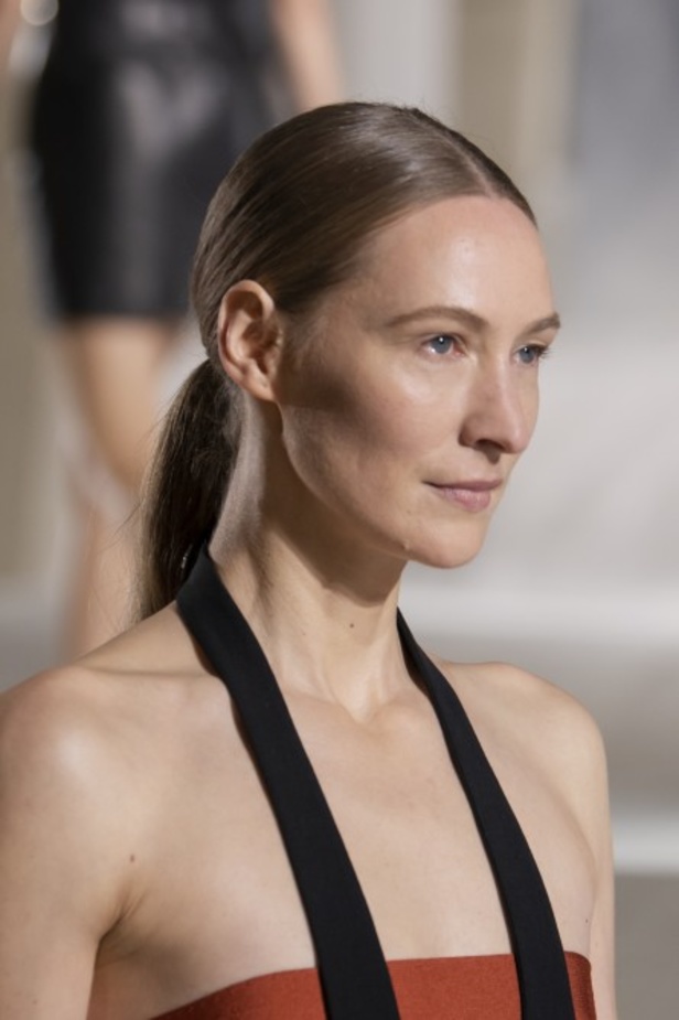 عرض أزياء Hermes لربيع وصيف 2021 من أسبوع الموضة في باريس