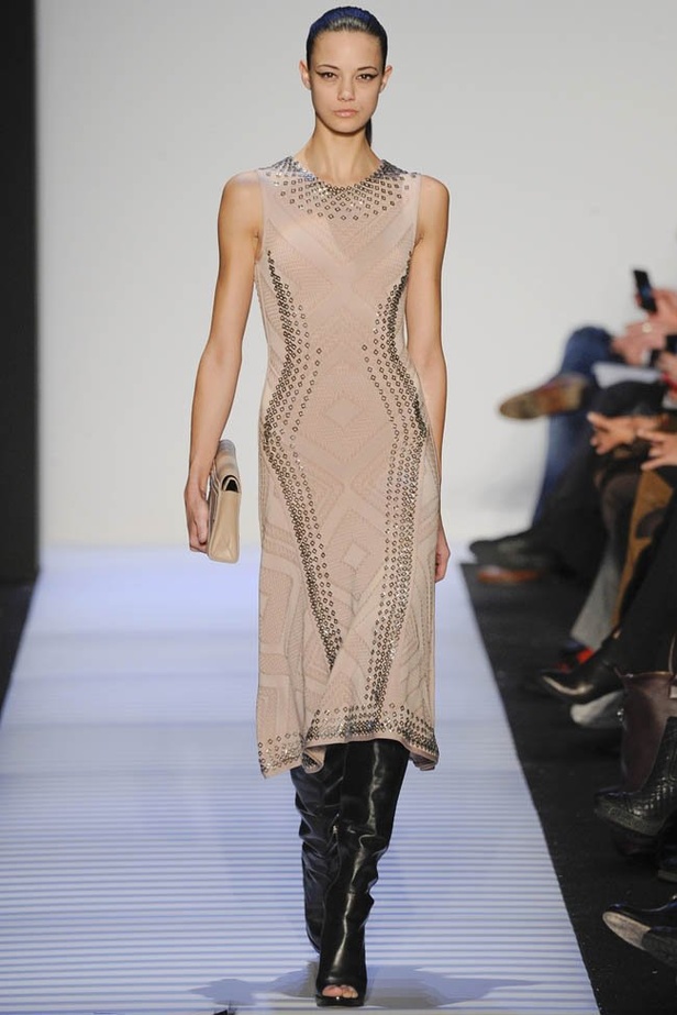 أناقة الفساتين من HERVE LEGER BY MAX AZRIA