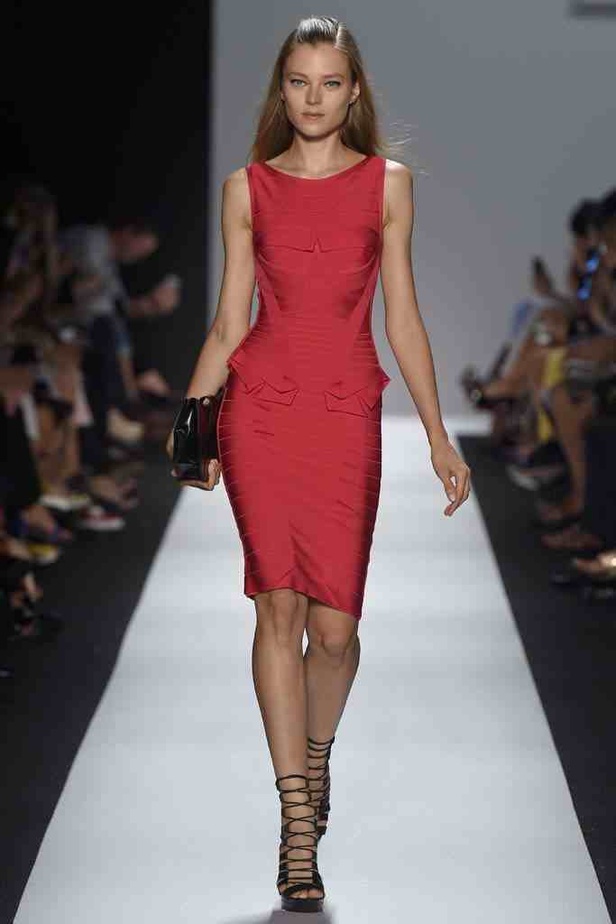 ربيع HERVE LEGER: أناقة مثيرة وحازمة