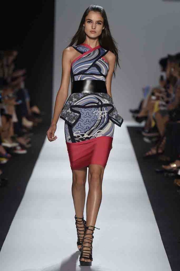 ربيع HERVE LEGER: أناقة مثيرة وحازمة