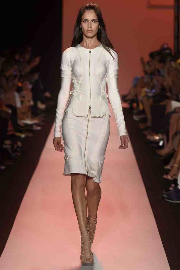 ربيع HERVE LEGER: أناقة مثيرة وحازمة