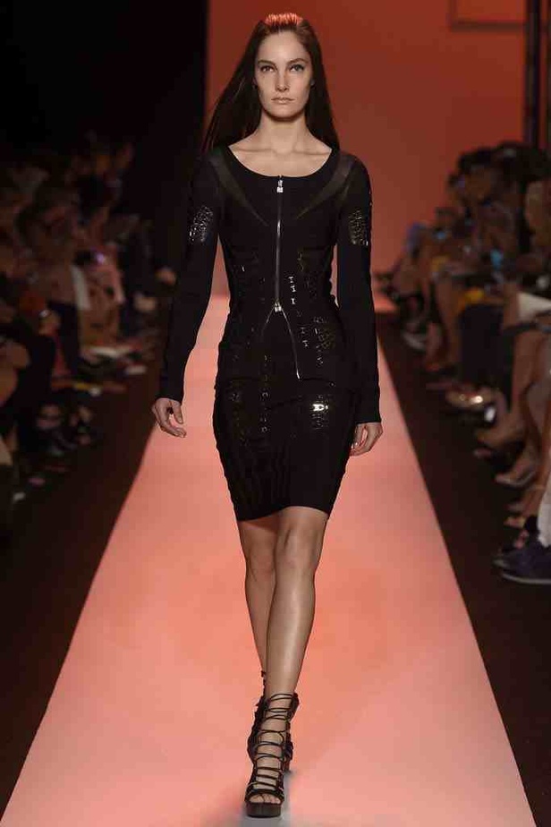 ربيع HERVE LEGER: أناقة مثيرة وحازمة