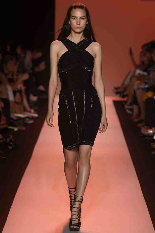 ربيع HERVE LEGER: أناقة مثيرة وحازمة