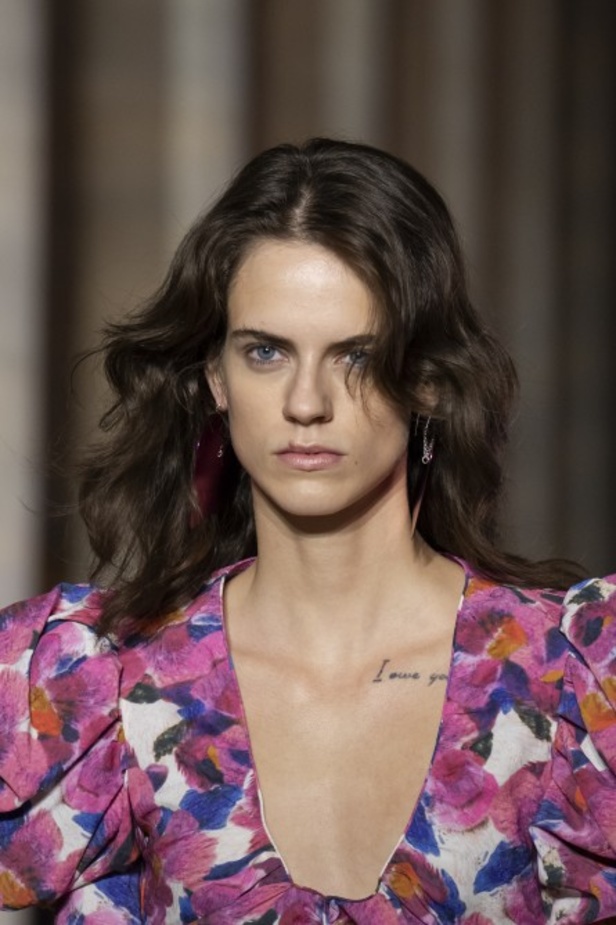 عرض أزياء ايزابيل ماران ISABEL MARANT لربيع وصيف 2021 خلال أسبوع الموضة في باريس