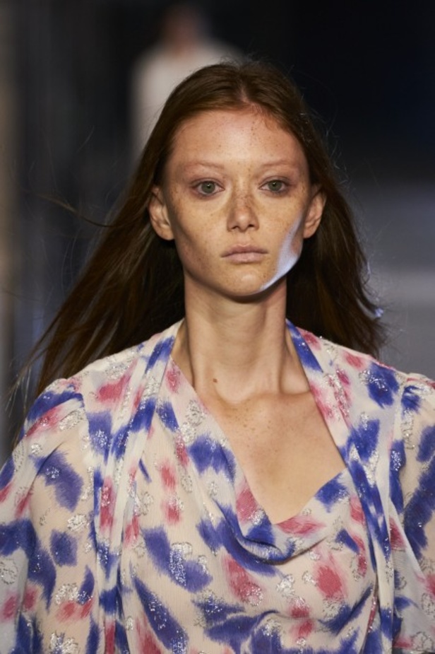 عرض أزياء ايزابيل ماران ISABEL MARANT لربيع وصيف 2021 خلال أسبوع الموضة في باريس