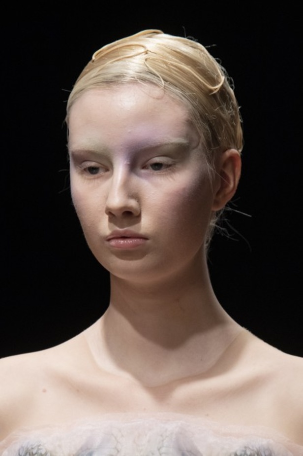 عرض ازياء haute couture من Iris Van Herpen لربيع وصيف 2020
