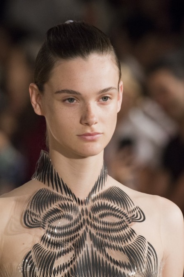 مجموعة Iris Van Herpen للأزياء الفاخرة لخريف وشتاء 2020