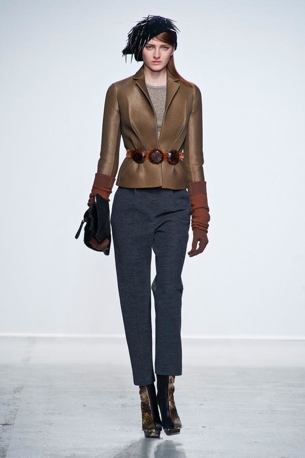 John Galliano: إبهار في الأقمشة والطبعات