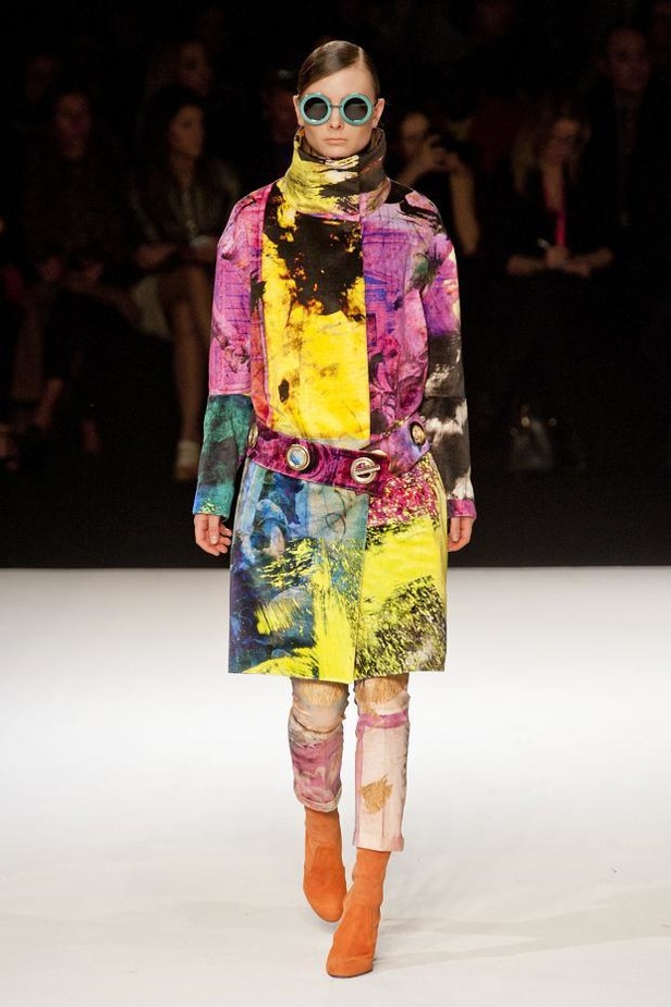 Just Cavalli: إنفجار الألوان والحياة النابضة